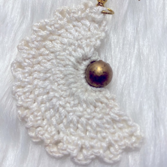 ๐๐ New Handmade Crochet Half Circle White Earrings One Of A Kind ๐๐ ! - Picture 4 of 5